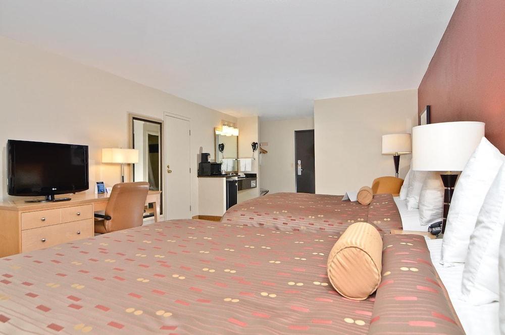 Clackamas Inn And Suites Exteriör bild
