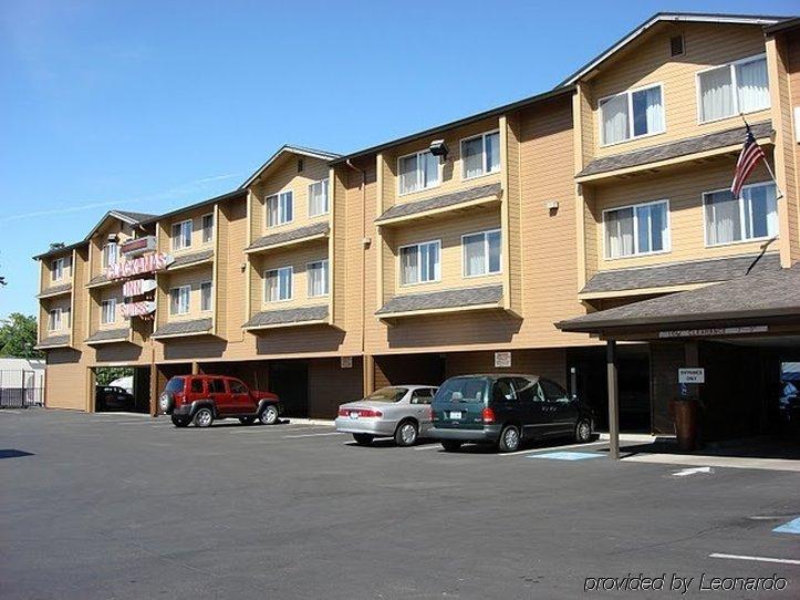 Clackamas Inn And Suites Exteriör bild