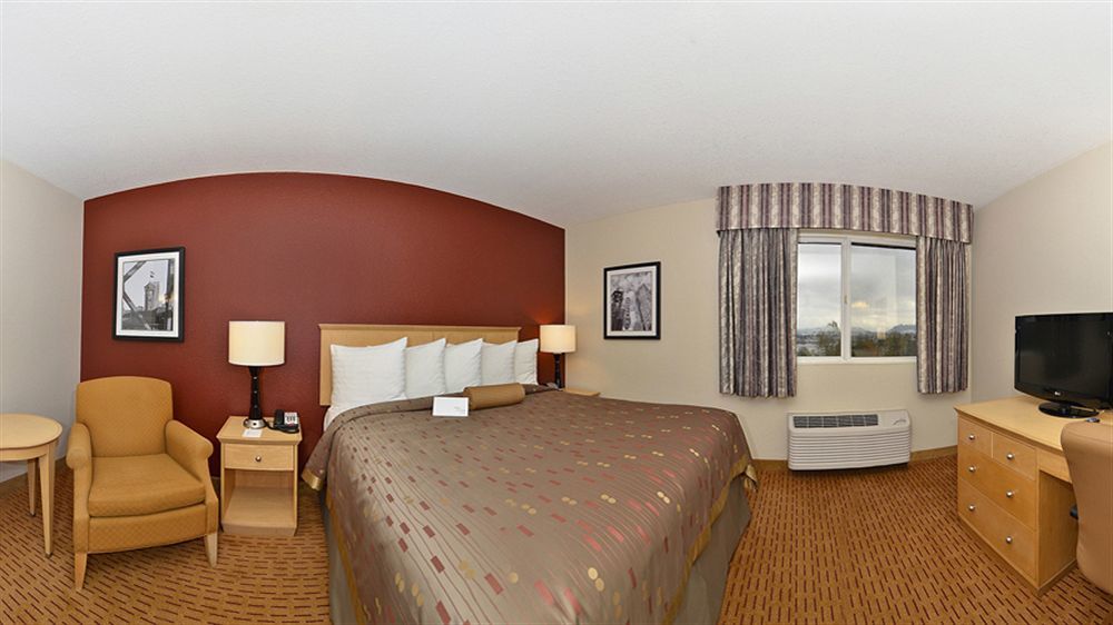 Clackamas Inn And Suites Exteriör bild