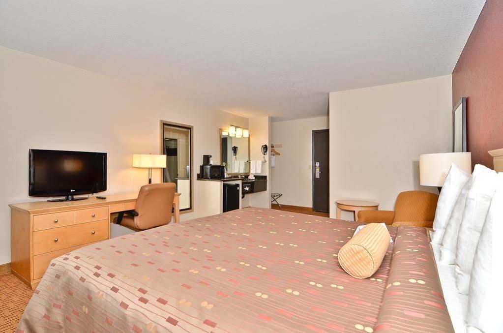 Clackamas Inn And Suites Exteriör bild