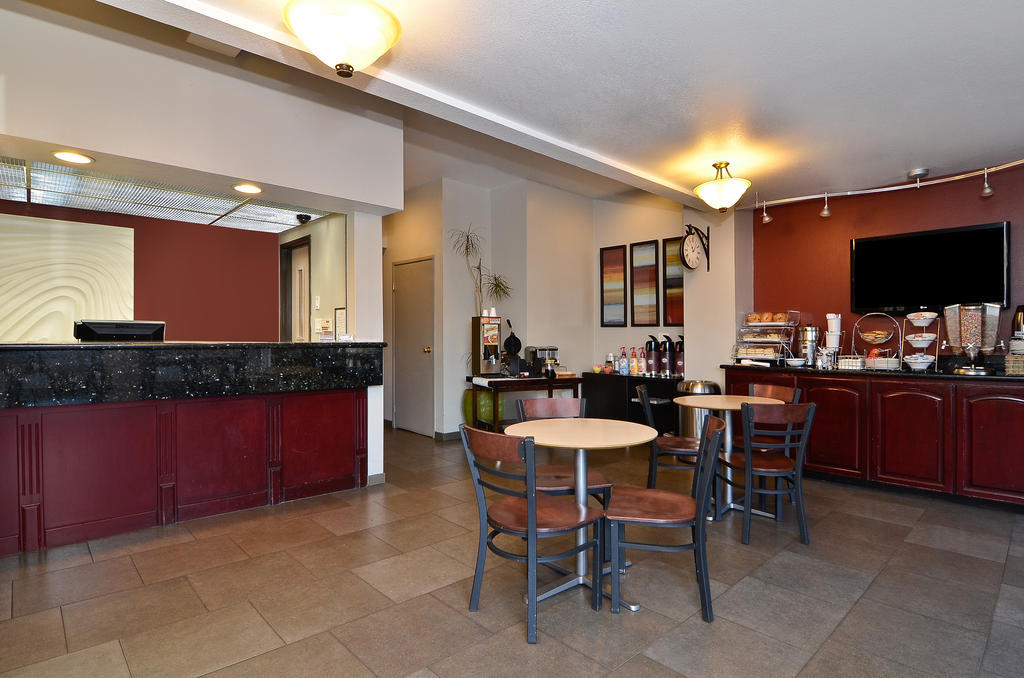 Clackamas Inn And Suites Exteriör bild